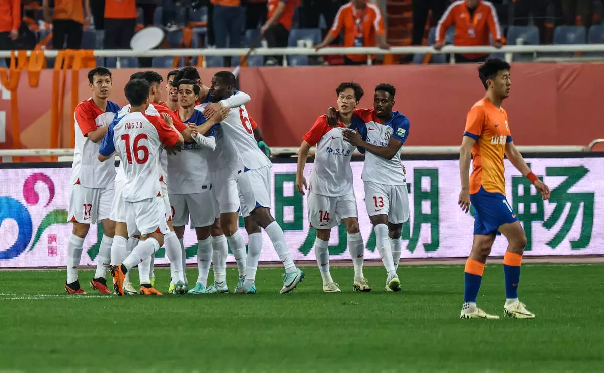 Китайский клуб Слуцкого выиграл пятый матч подряд и пропустил первый гол