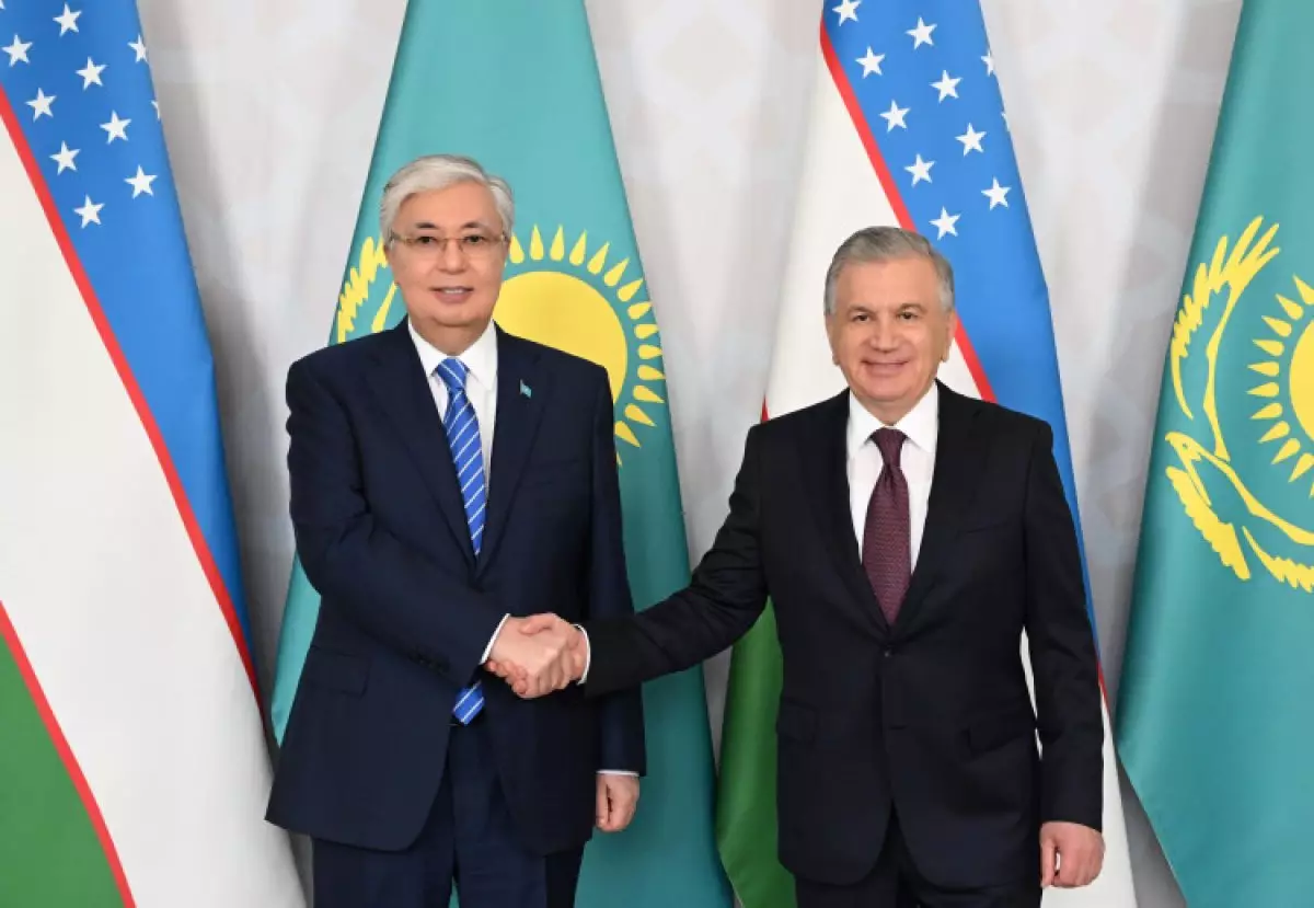 Токаев провел неформальную встречу с Президентом Узбекистана Мирзиёевым