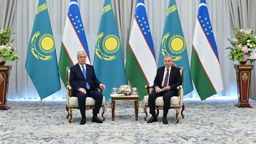 Главы Казахстана и Узбекистана обсудили проект предприятия между железнодорожными администрациями стран