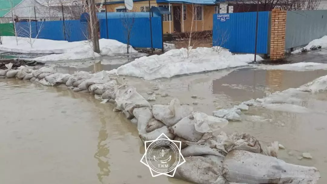 Паводки в Казахстане: запущена горячая линия для юридической помощи