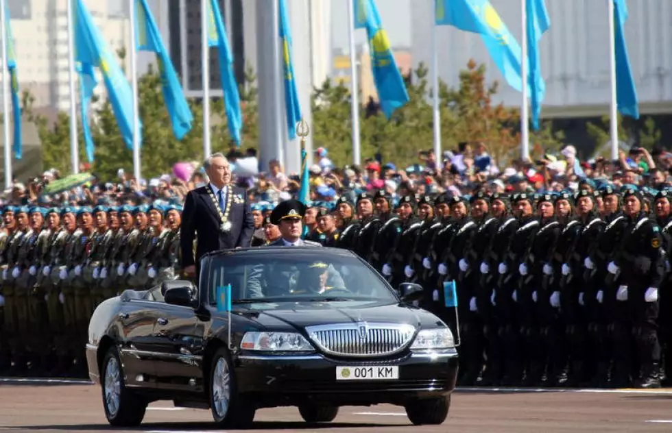 Зачем Казахстан отказался от парада ко Дню Победы