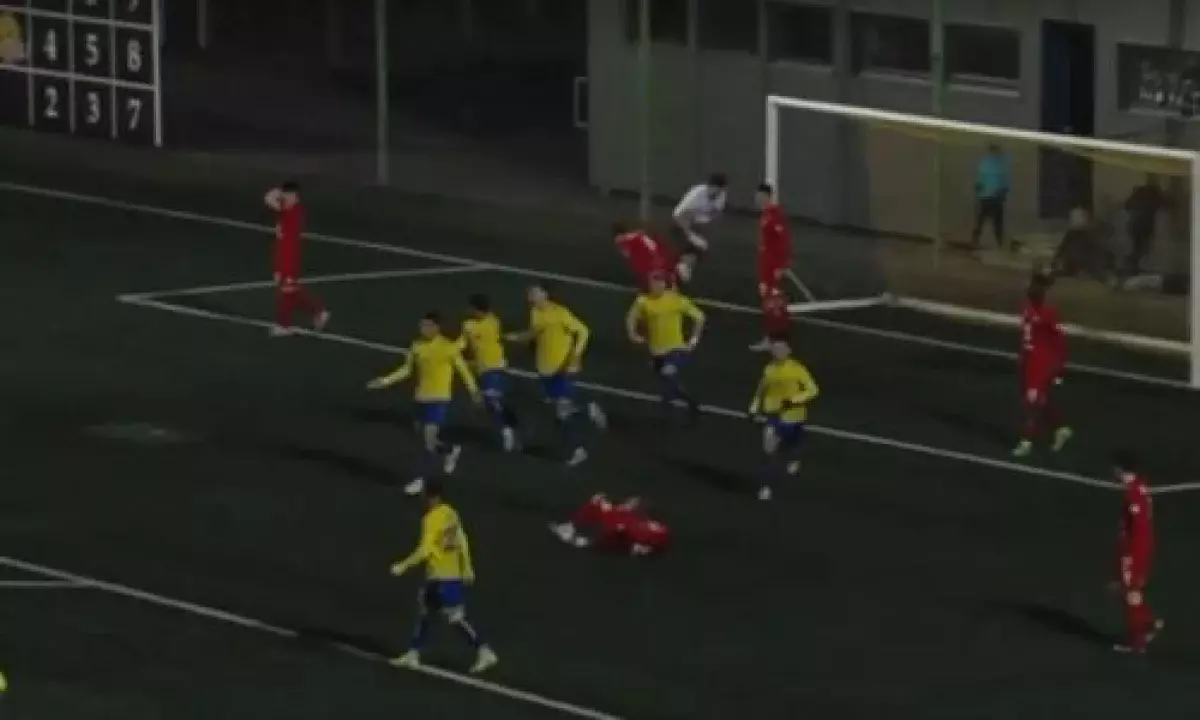 Казахстанский футболист на последней секунде матча спас европейский клуб от поражения
