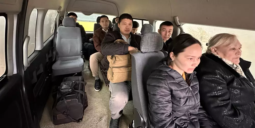 Врачи мангистауской больницы отправились в Бейнеу для оказания помощи эвакуированным жителям из Атырауской области