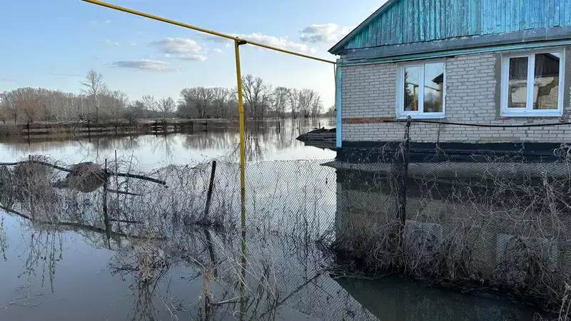Прорыв дамбы в Оренбургской области: подтоплено около 600 домов