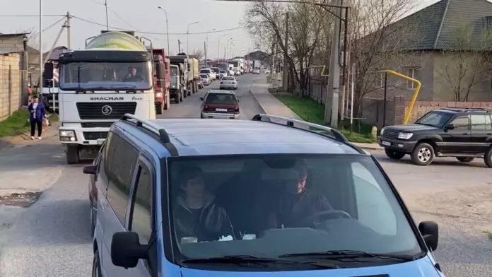 Шымкентские водители жалуются на дороги