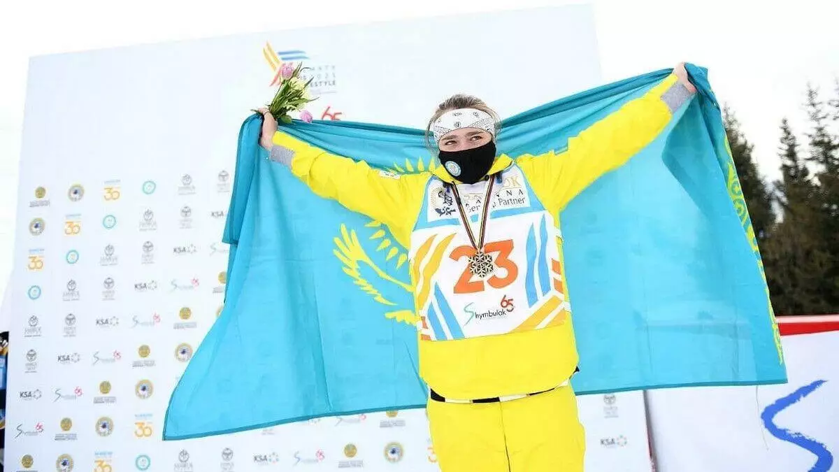 Казахстанка завоевала «серебро» на первенстве мира среди юниоров по фристайл-могулу