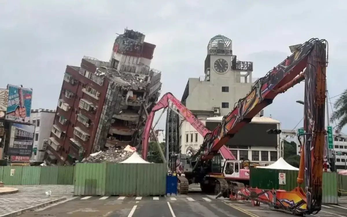 Число погибших в результате мощного землетрясения на Тайване возросло до 13 человек