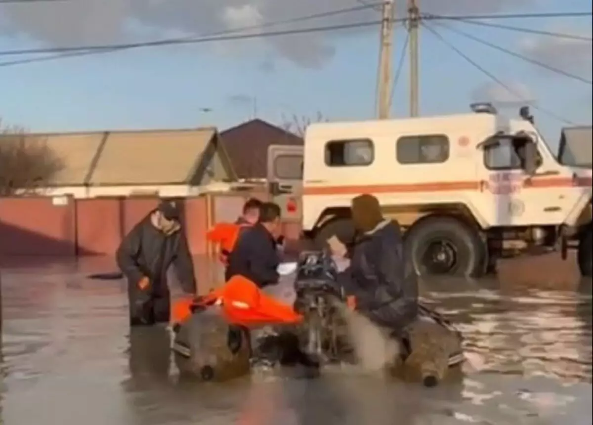 Более 28 тысяч жителей эвакуировано в Кульсары Атырауской области