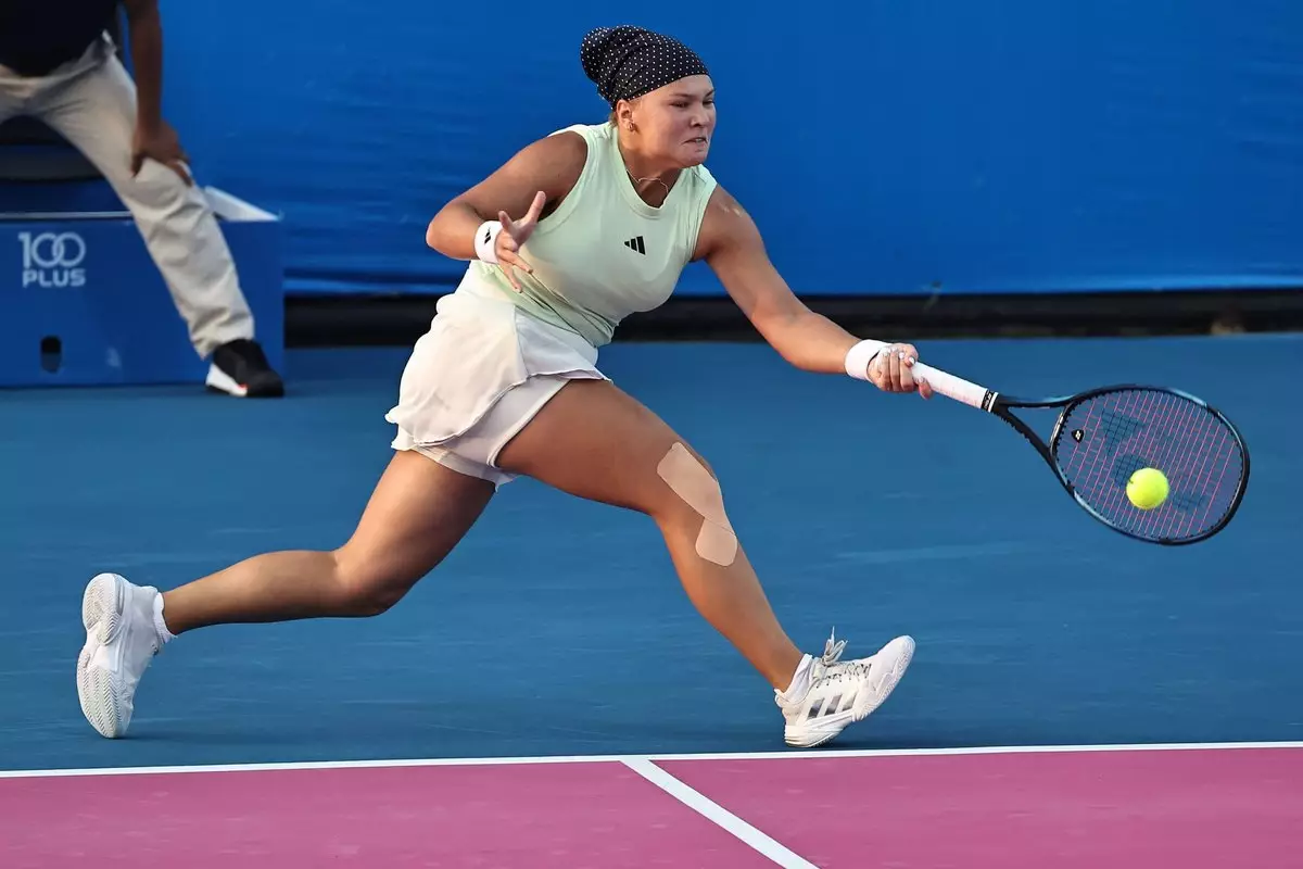 Российская теннисистка Шнайдер объяснила, почему выходит на корт в косынке