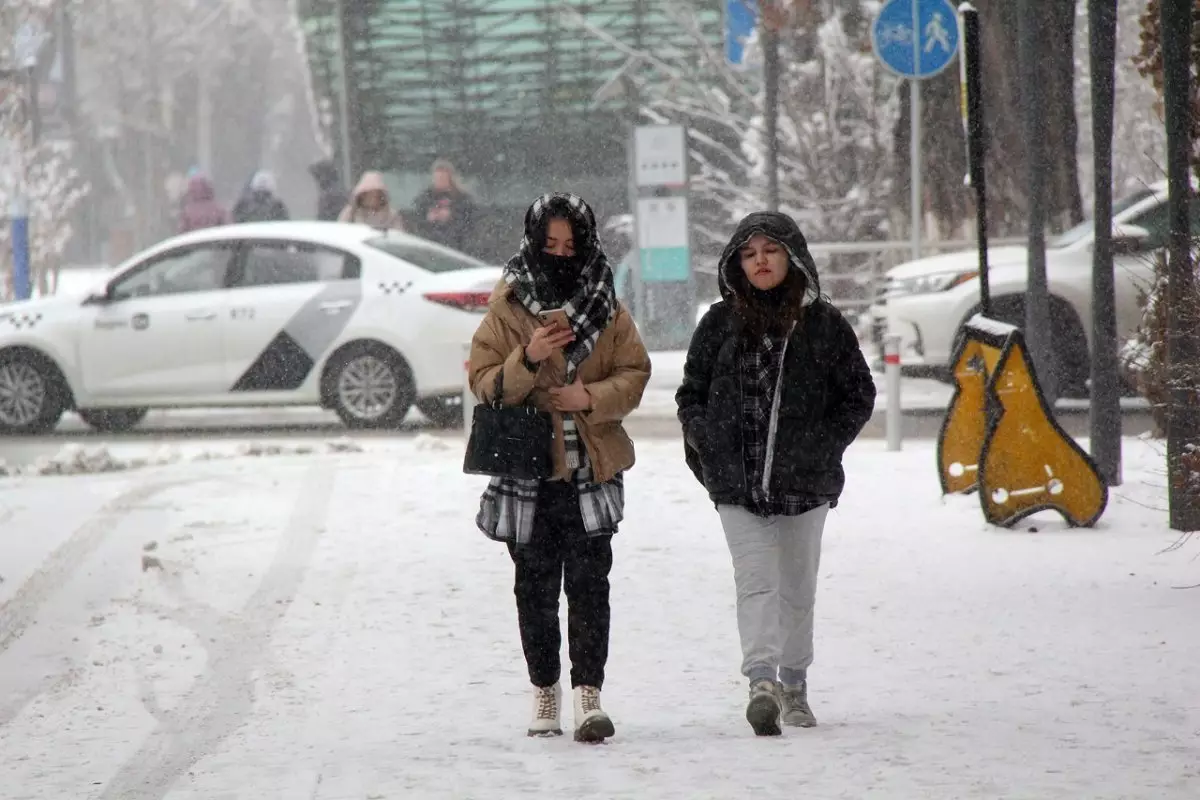 Дождь с переходом в снег: сильные осадки ожидаются в центре Казахстана 8 апреля