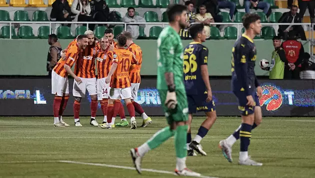 "Фенербахче" сорвал матч за Суперкубок: выпустил в старте молодежь и ушел с поля после гола