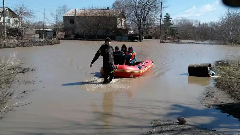 Паводки в Актюбинской области: угроза подтоплений сохраняется, людей эвакуируют