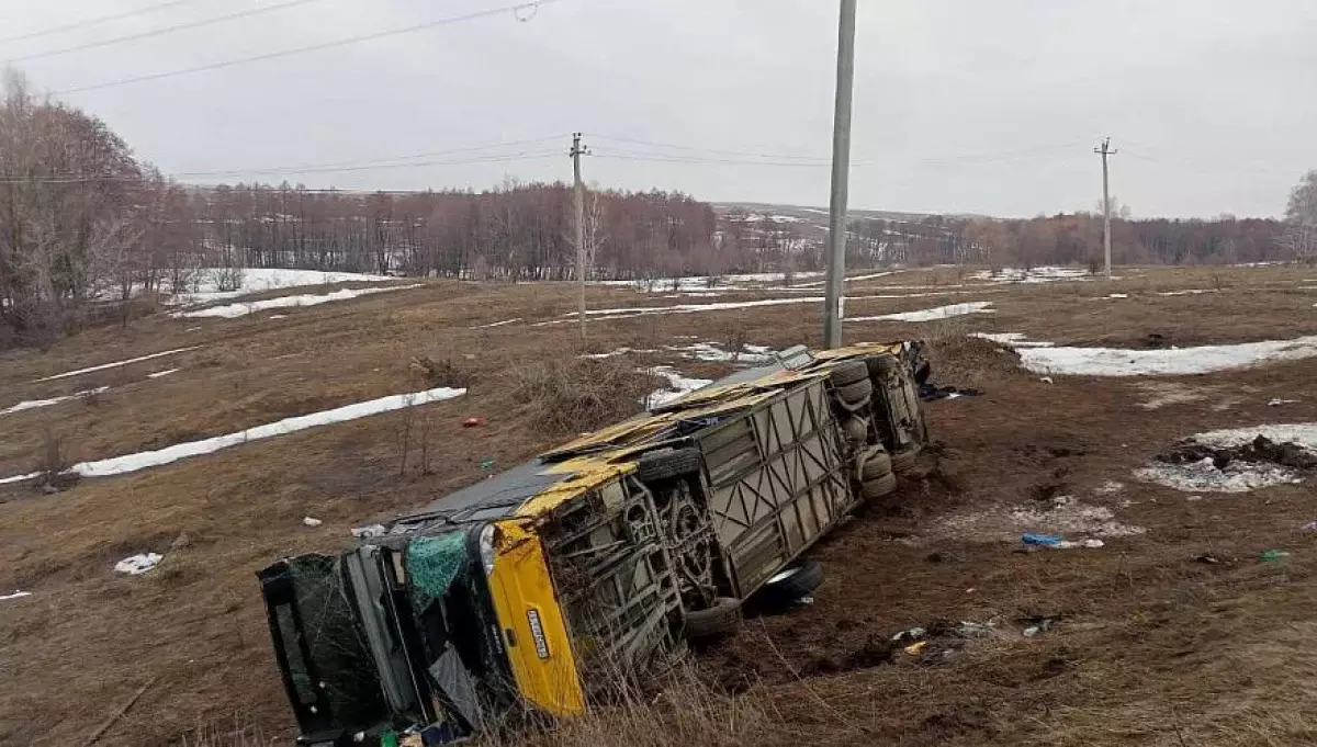 Двое погибли в ДТП с автобусом по пути из Шымкента в Новгород