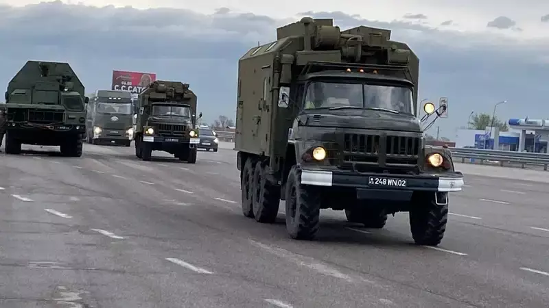 Минобороны сделало заявление в связи с выездом военной техники из Алматы