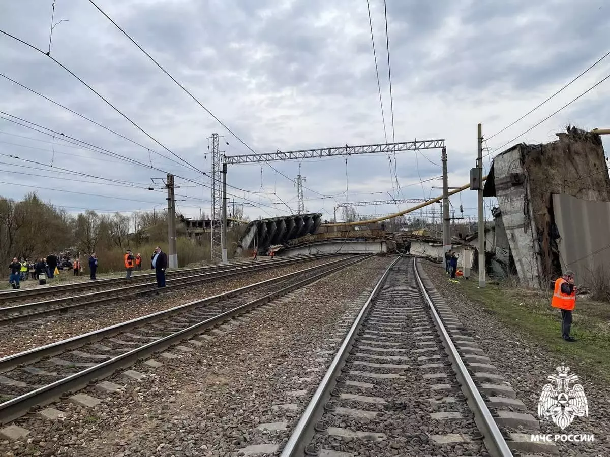 Автомобильный мост обрушился в России