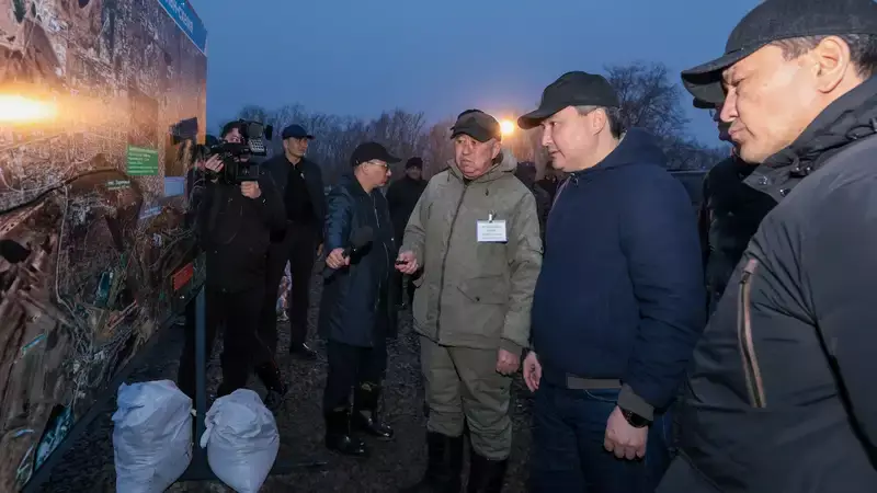 Бектенов проверил работы по укреплению дамб в Петропавловске