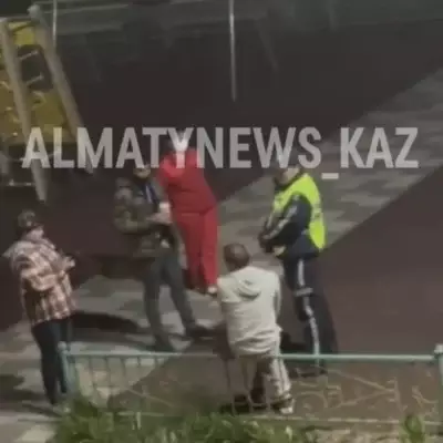 &#8220;Перерезали горло&#8221;: Человека убили на детской площадке в Алматы