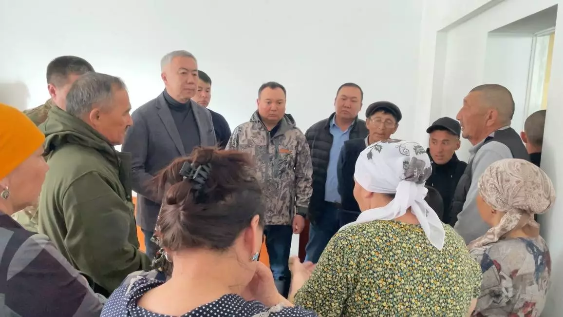 Серик Жумангарин встретился с жителями района Актюбинской области, где затопило 340 домов