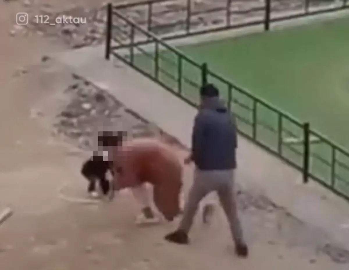 Мужчина избил женщину на глазах у малыша в Мангистау – видео
