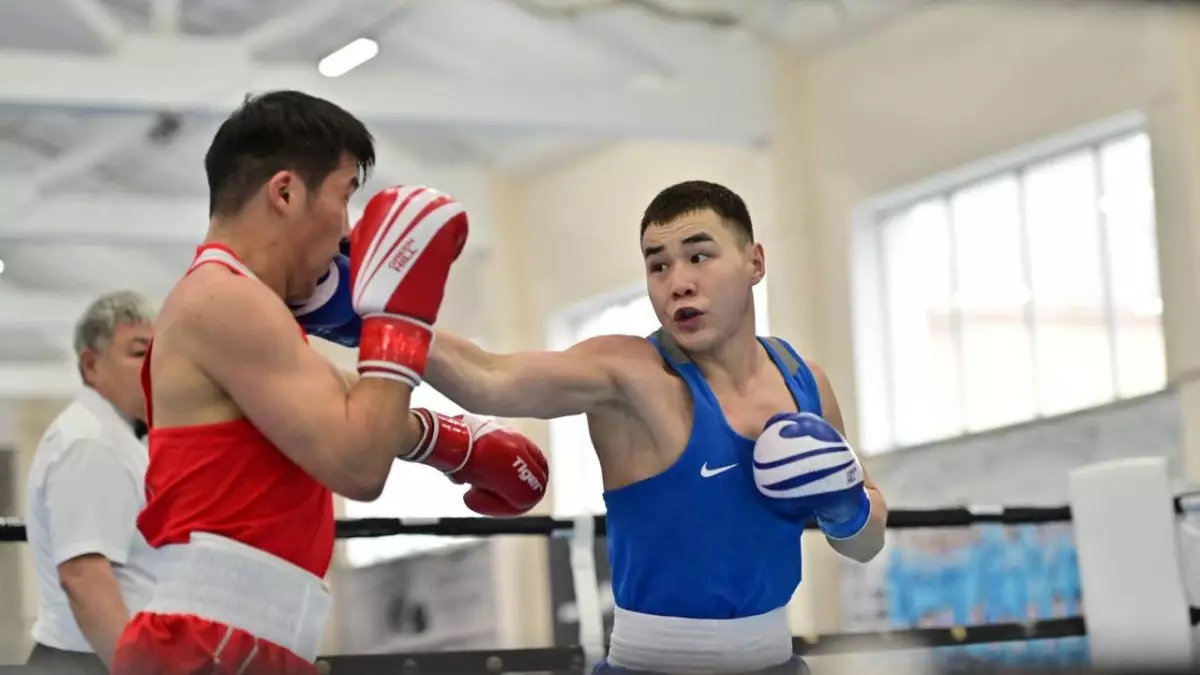 Боксер из Казахстана пробился в финал отборочного турнира в Астане