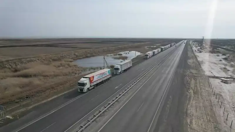 Фуры из Кыргызстана доставили гуманитарную помощь в подтопленные области Казахстана