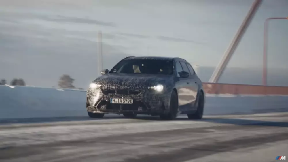BMW провел испытания в ледяных условиях для своих прототипов. Видео