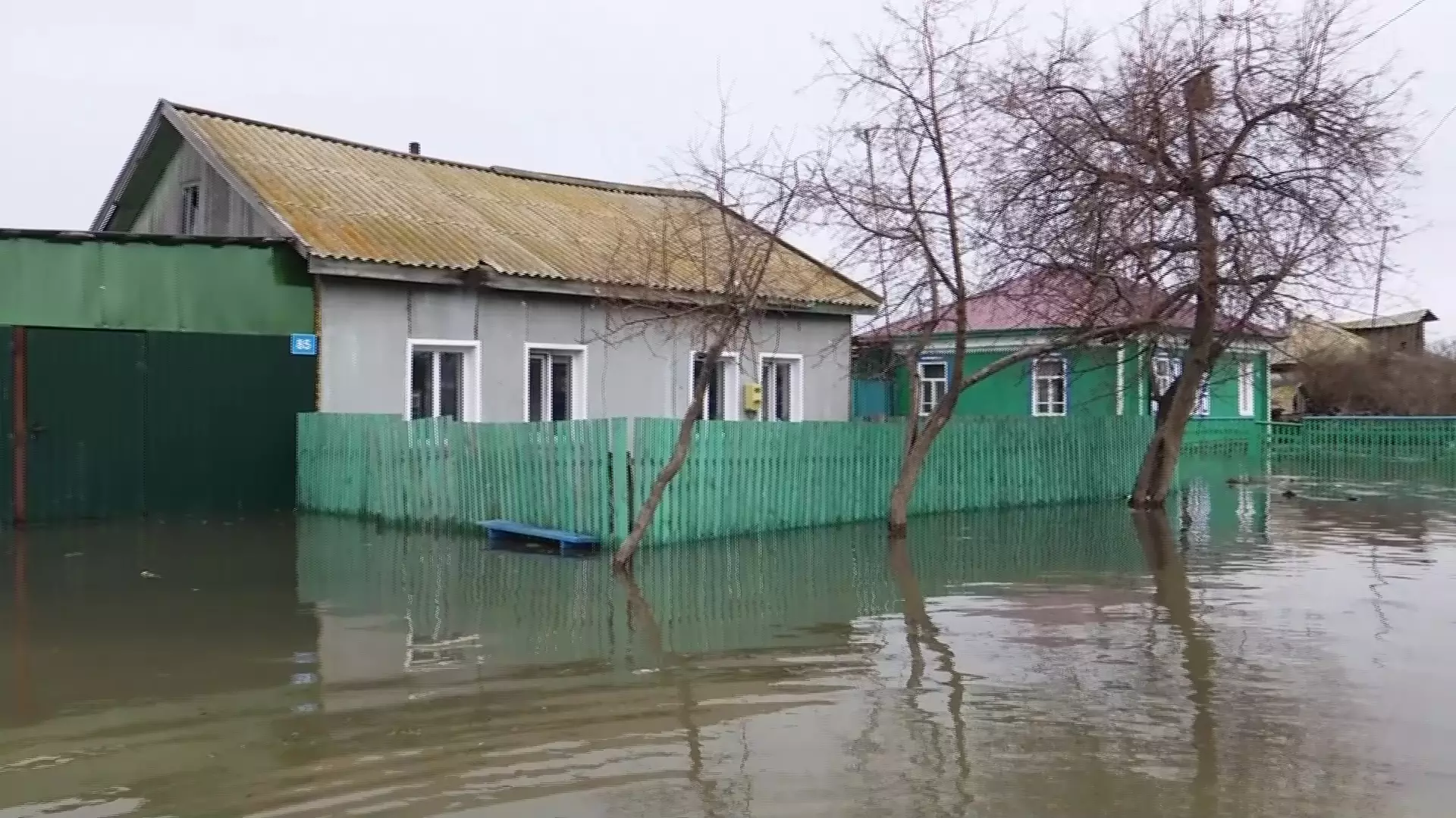 "Жалко всё": паводковая ситуация ухудшилась в СКО