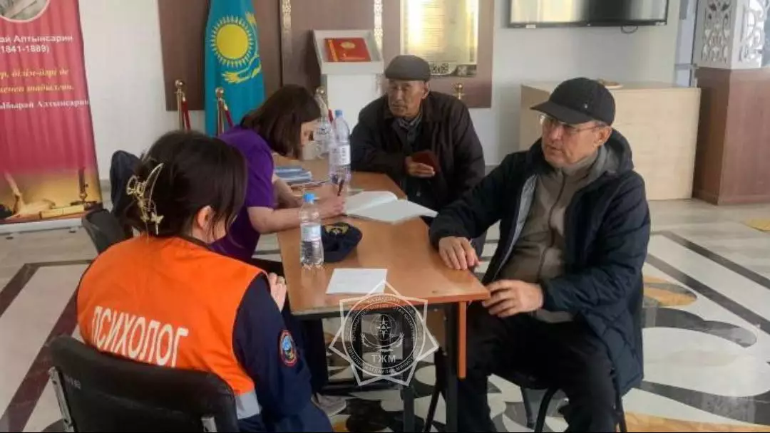 Эвакуированным из Атырауской области помогают спасатели-психологи