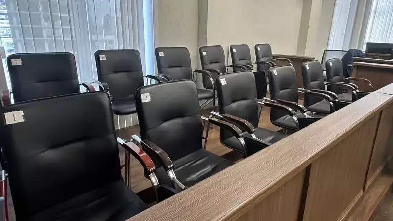 СМИ удалили из зала суда по делу Бишимбаева