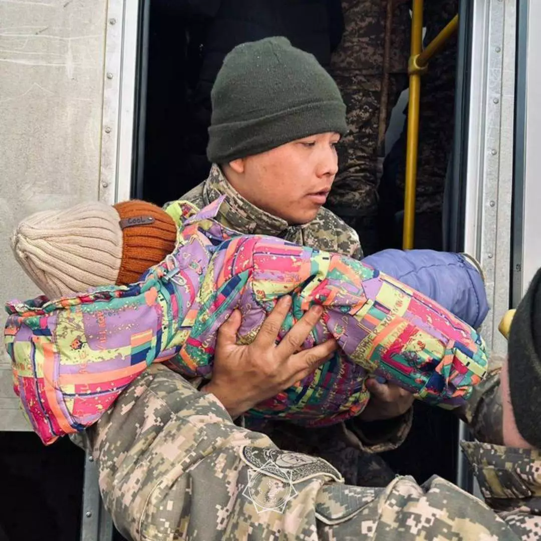 Почти 100 тысяч казахстанцев спасены от паводка, - МЧС РК