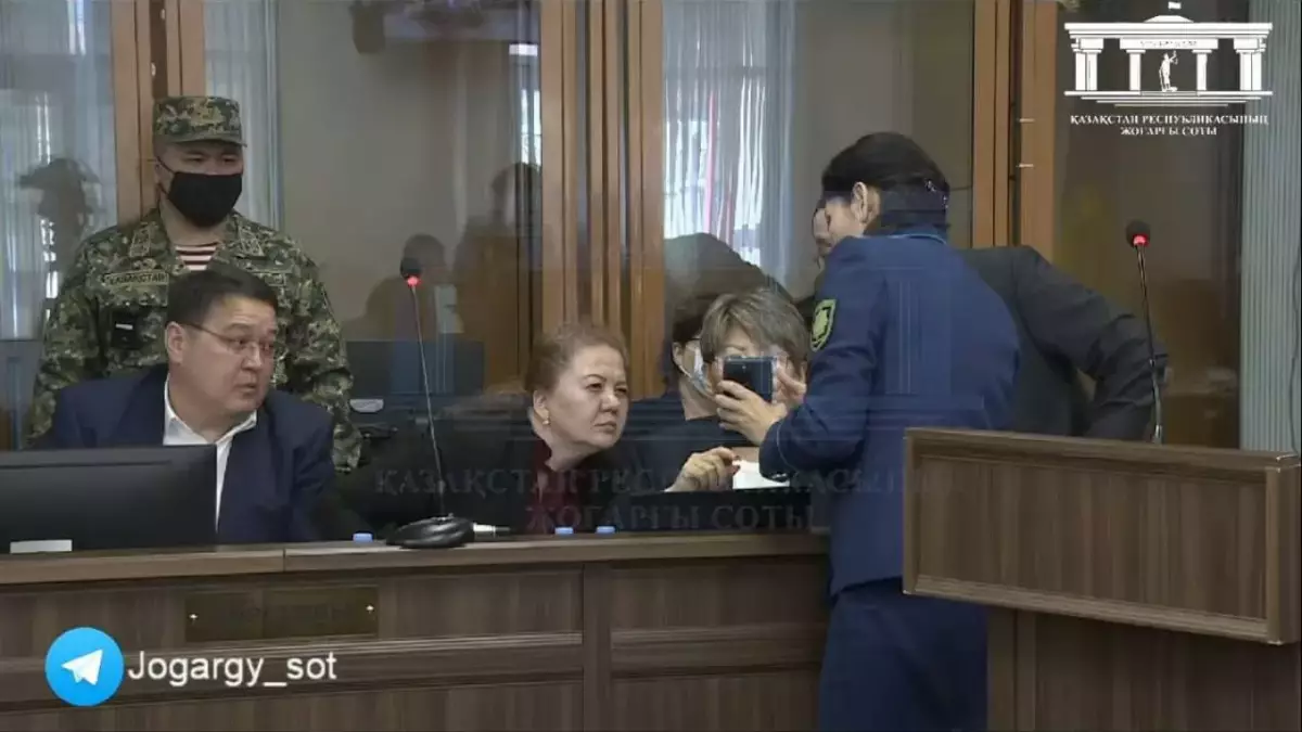 "Навряд ли он меня отпустит"- переписку Нукеновой с подругой зачитала прокурор