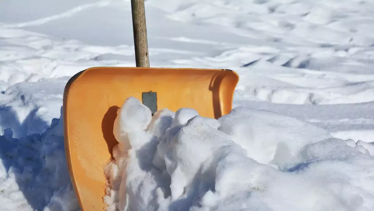 Чудеса госзакупок: 81 тыс тенге вместо 3200 за лопату для уборки снега
