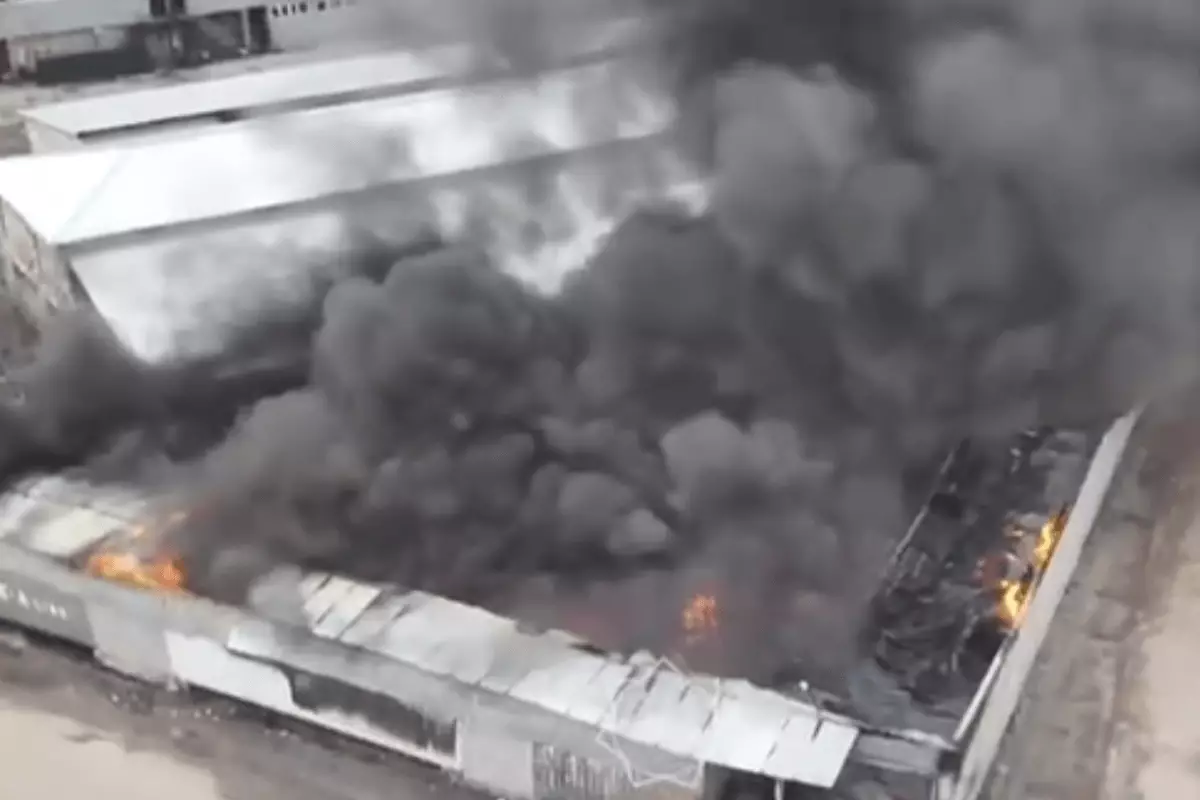 Три человека пострадали в крупном пожаре на складе в Алматинской области (ВИДЕО)