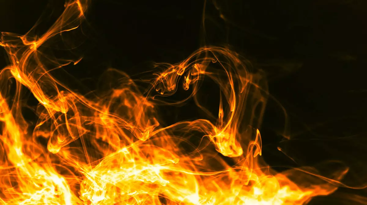 Возгорание склада в Каскелене: пострадали три человека