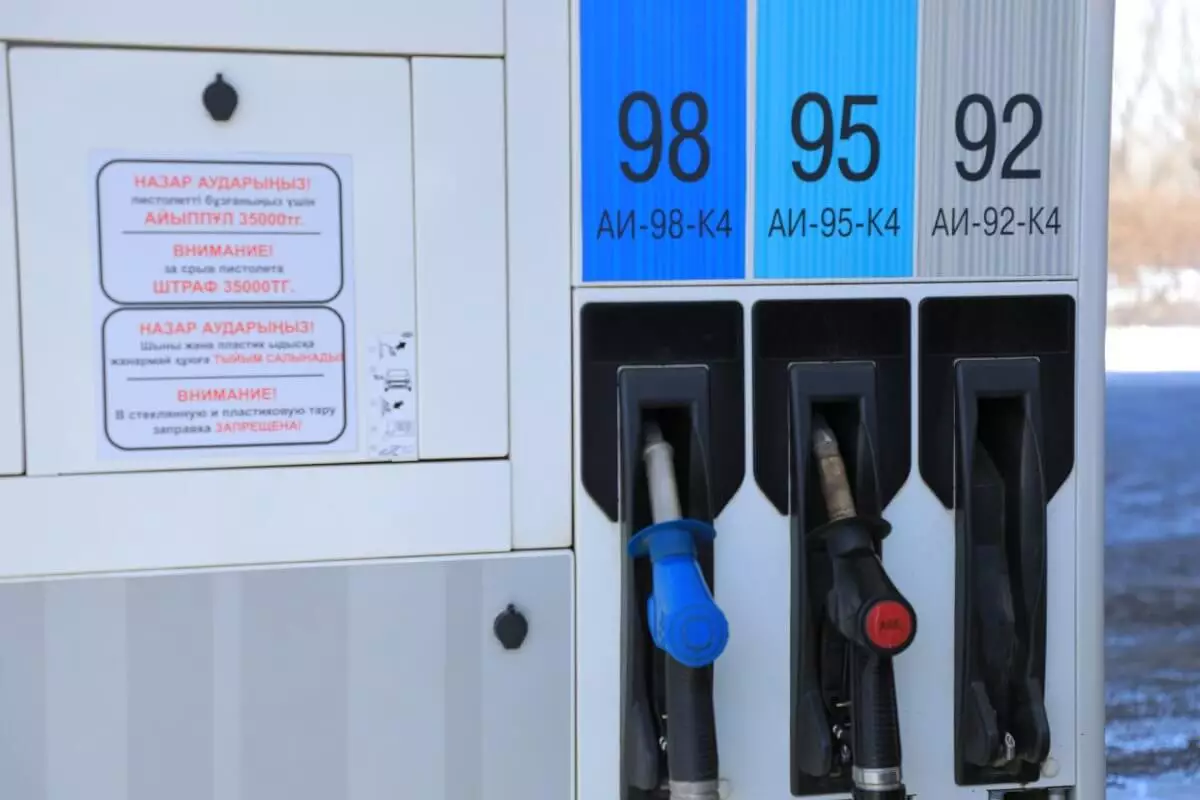 В Казахстане планируют продавать иностранцам бензин и дизель по завышенным ценам