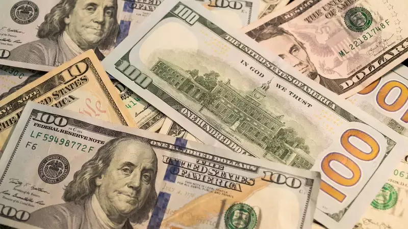 Курс доллара продолжил рост на торгах 11 апреля
