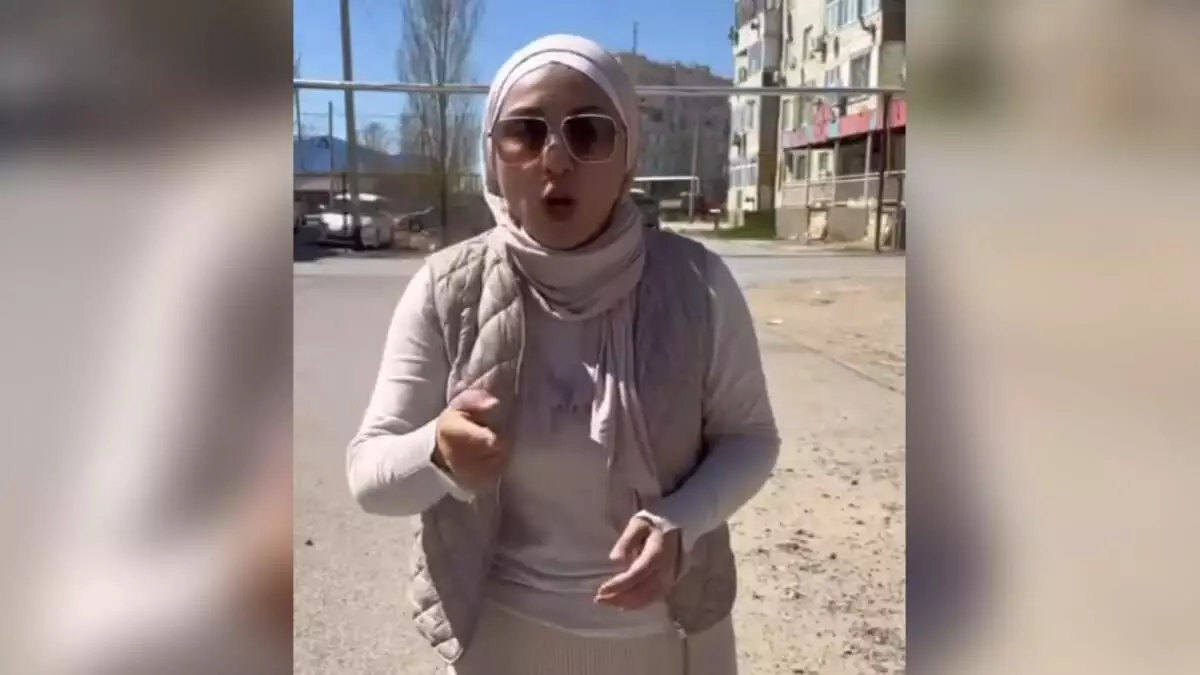"В Жылыой приезжают блогеры и хайпуют": жительница Кульсары обратилась к согражданам