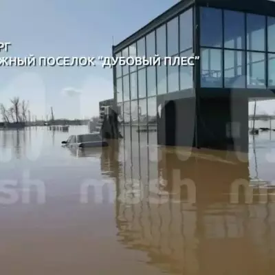 Вода полностью затопила коттеджный посёлок в Оренбурге