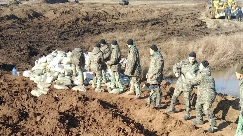 На запад Казахстана направлено 10 тысяч военнослужащих