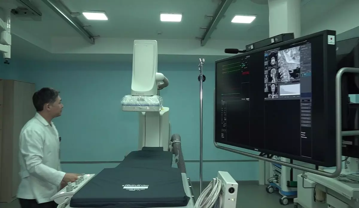Подарок из Японии: казахстанским врачам подарили новейший ангиографический комплекс