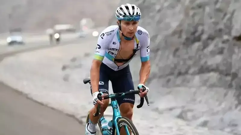 Astana Qazaqstan Team мүшесі "Джиро д'Абруццо" веложарысының беделді кезеңінде топ жарды