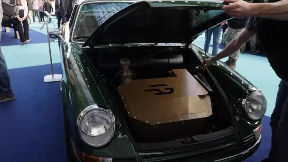 Владельцы ретро-каров переводят свои авто на электротягу: видео