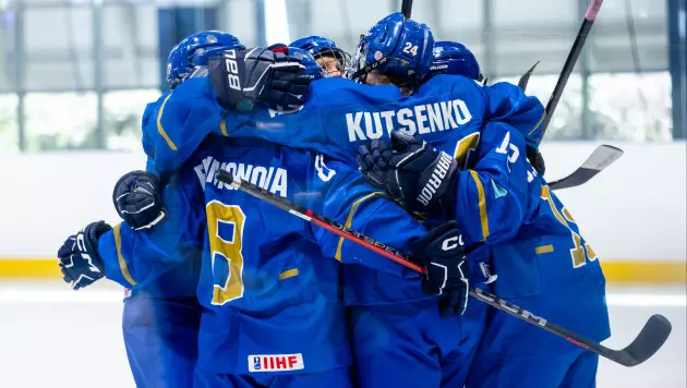 Разгромом обернулся четвертый матч Казахстана на ЖЧМ по хоккею