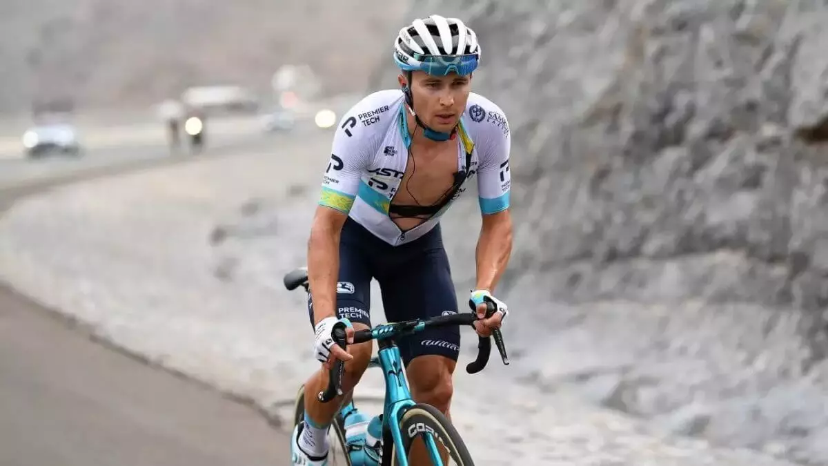 Казахстанский велогонщик выиграл королевский этап "Джиро д'Абруццо"