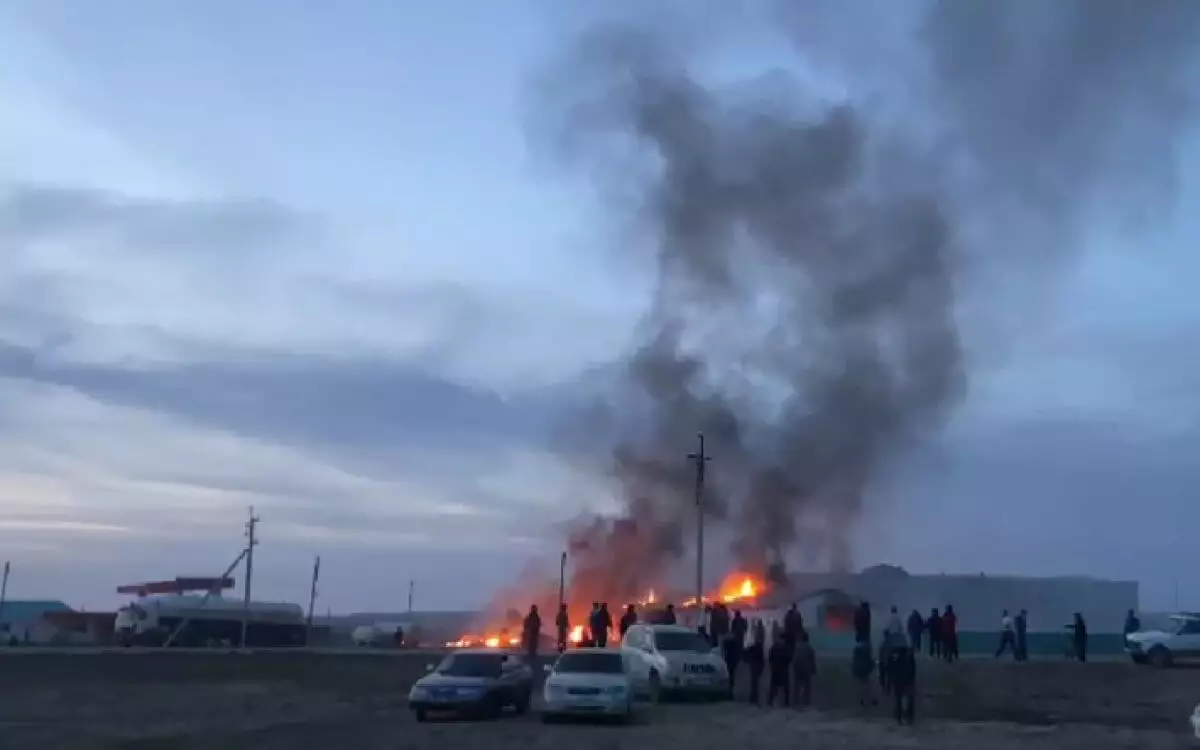 Подземная цистерна с газом взорвалась в Актюбинской области