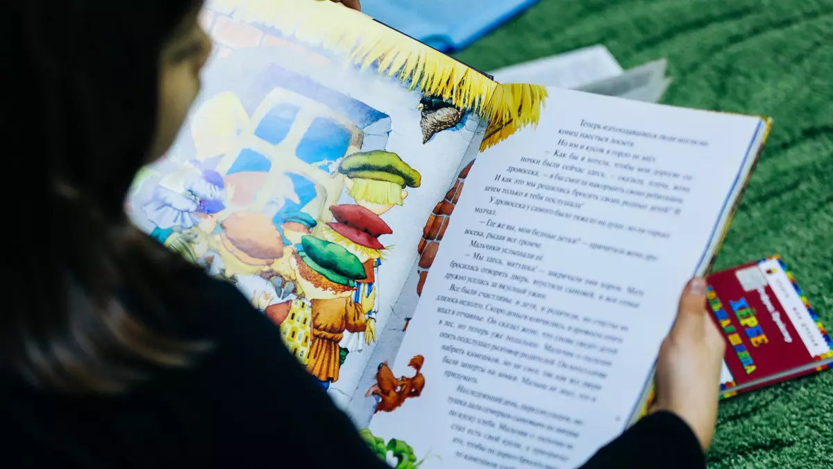 В Казахстане все школьные учебники переведены в цифровой формат