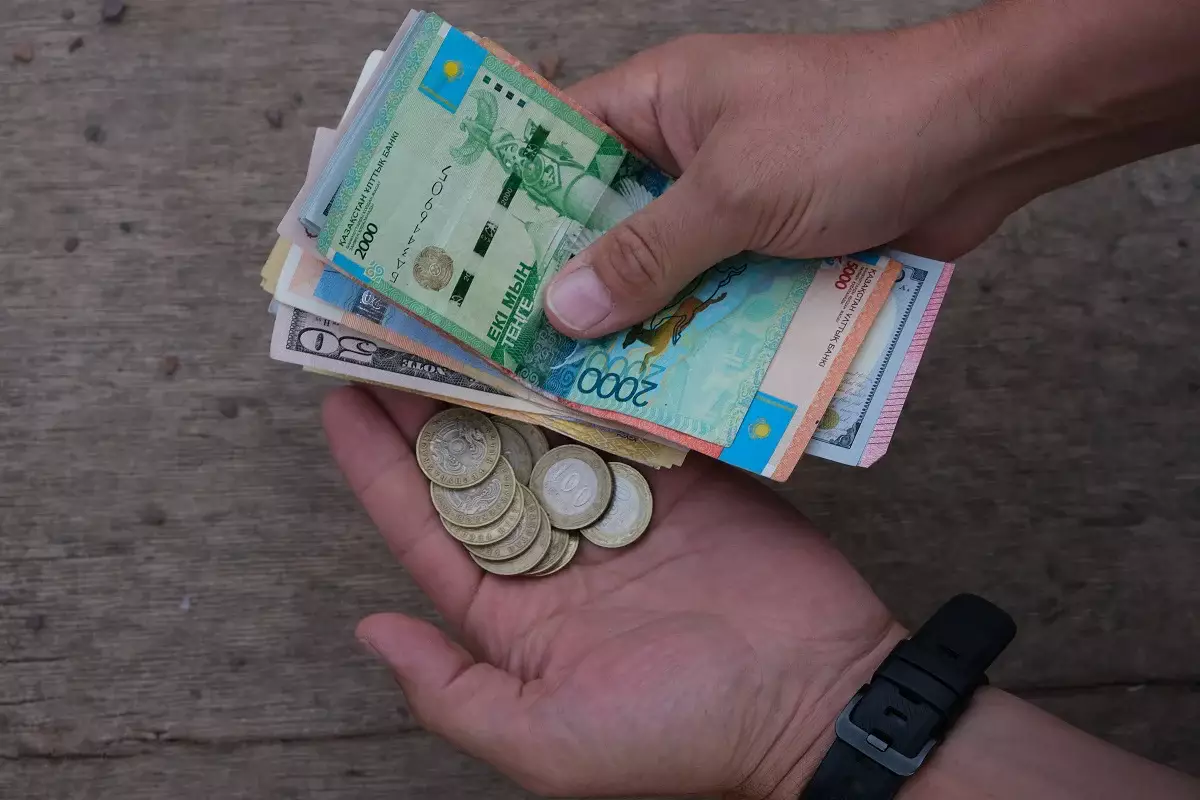 Самая часто встречающаяся зарплата в Казахстане составила всего 81 тыс тенге
