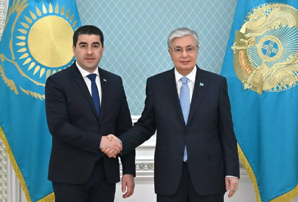 Глава государства встретился с Председателем Парламента Грузии Шалву Папуашвили