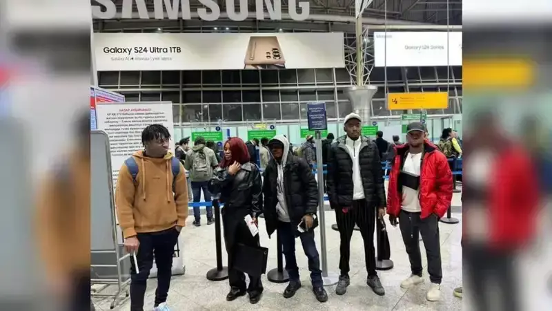 Қазақстанда заңсыз жүрген 15 иммигрант Алматы әуежайынан жер аударылды