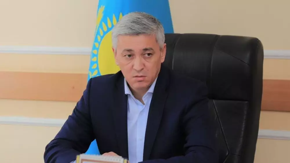 У казахстанцев продолжают просить деньги "акимы"